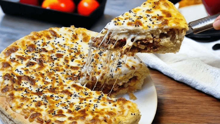 الفطيرة التركية باللحم المفروم